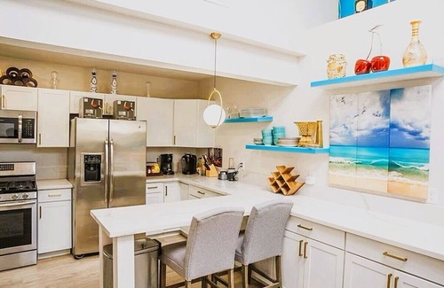Las Vegas House | Near Strip, 14 Bedroom Sleeps 40, Huge Indoor/Outdoor Pools, Saunas,Jacuzzi/Spa