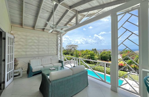 Merlin Bay House | Near Sugar Hill cool 3 bedroom split level, pool and garden townhouse