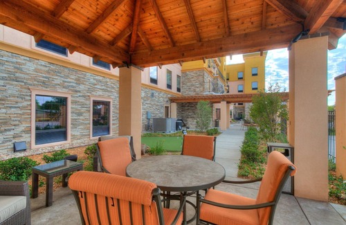 Lubbock Condo | Near Texas Tech University. Free Breakfast. Suite w/Full Kitchen.
