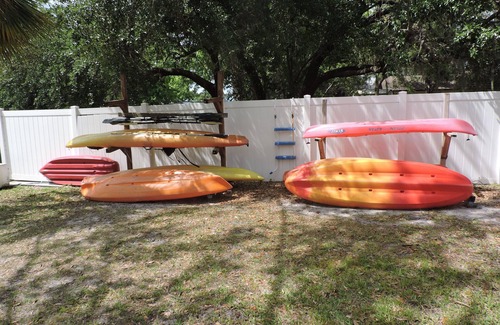 Springs at Kings Bay Condo | Near Three Sister Springs Waterfront 2 Bdrm Condo - inc 2 Kayaks