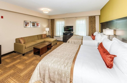 Farragut Apartment | Near Turkey Creek Shopping District | Shared Outdoor Pool + BBQ Area