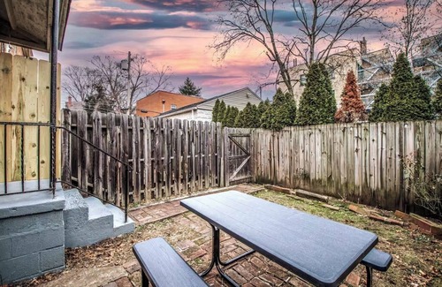 Shadyside House | Near UPMC, CMU, Pitt & Walnut + Free Parking