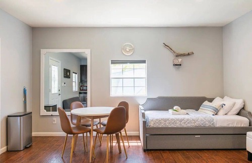 Austin House | Near UT Charming and Private Guest House