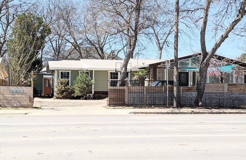 Austin House | Near UT Charming and Private Guest House