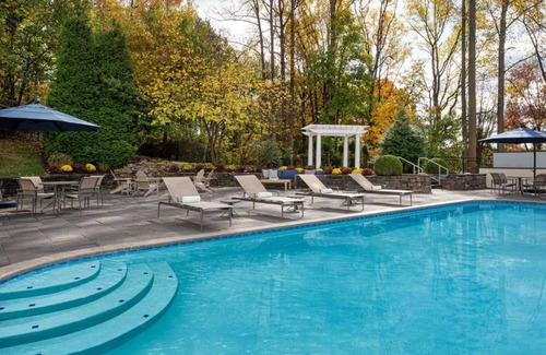 King of Prussia Hotel | Near Valley Forge | Shuttle. Restaurant. Gym.
