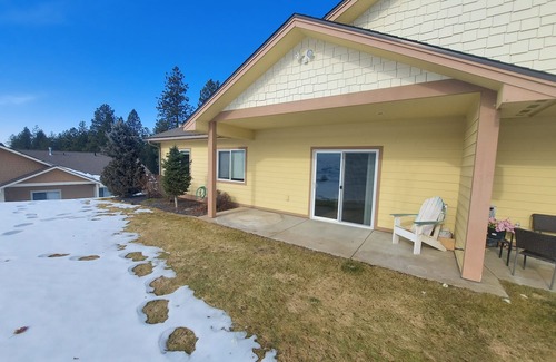 Fairwood House | Near Whitworth University, quiet, dead end street