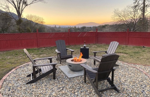 Oakhurst House | Near Yosemite South Gate/Hot Tub/Views/Game Room