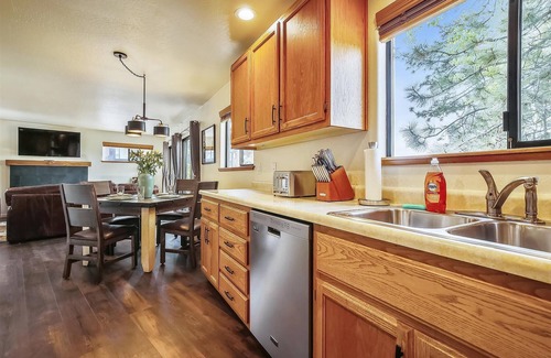 Kings Beach Condo | Nearly ON the Beach, Lake/Mountain Views-Whitecaps Lakefront Lookout