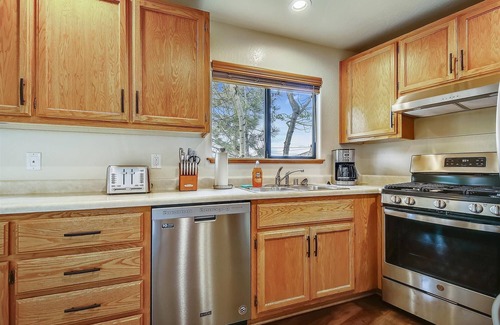 Kings Beach Condo | Nearly ON the Beach, Lake/Mountain Views-Whitecaps Lakefront Lookout