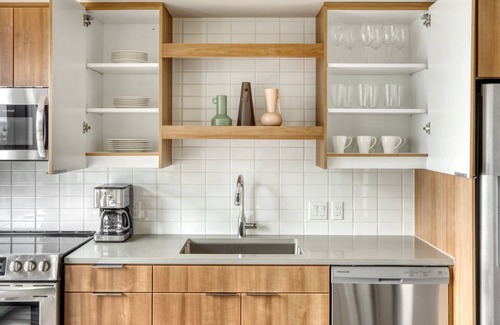 Golden Triangle Apartment | Neat Golden Triangle 1BR w/ Pool, Gym & W/D, next to Park, by Blueground