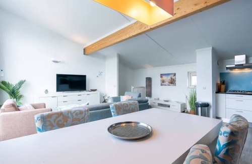 Oude-Tonge House | Neat island house with beautiful view and lovely roof terrace.