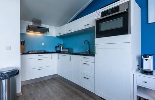 Oude-Tonge House | Neat island house with beautiful view and lovely roof terrace.