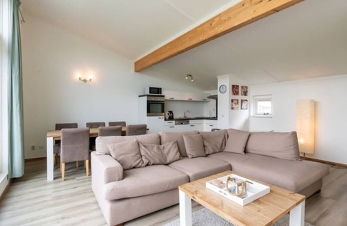 Oude-Tonge House | Neat island house with beautiful view, for larger groups, it is ideal to rent in combination with th