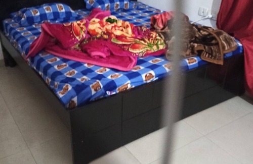Zirakpur Apartment | Neat n cleans 3 rooms available for spend private time with your partner.