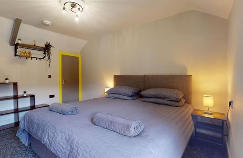 Pontypridd House | Neat Retreat Graig Pontypridd
