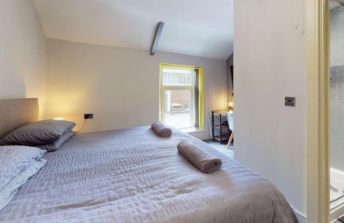 Pontypridd House | Neat Retreat Graig Pontypridd
