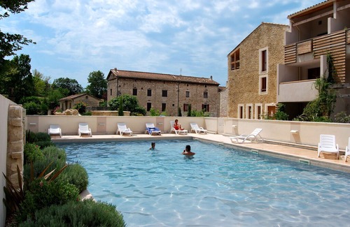 Barjac Apartment | Neat studio with dishwasher on the border of the Ardèche