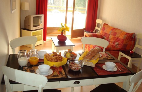 Barjac Apartment | Neat studio with dishwasher on the border of the Ardèche