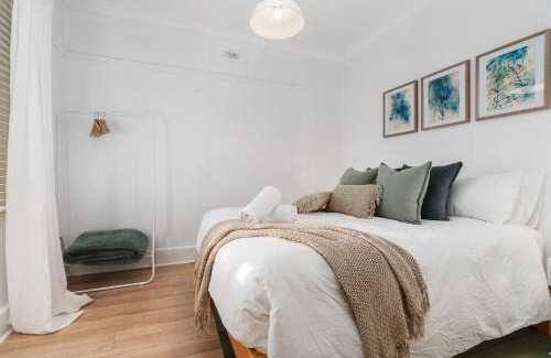 Orange East House | Neat & Tidy Home in Trendy East Orange - Sleeps 4