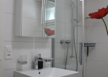 Hilterfingen Apartment | NEB-THUN Studio am Thunersee