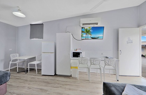 Tinana Hotel | Ned Kelly's Motel
