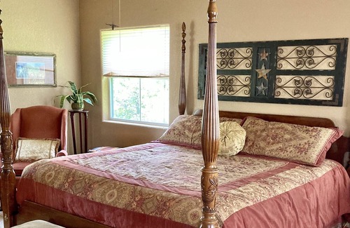 Bastrop Bed & Breakfast | Need to just get away? We're your perfect place! Peace, Quiet and Great View.