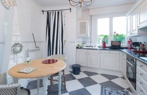 Getxo Apartment | Neguri apartment 10 minutes from the beach with garden
