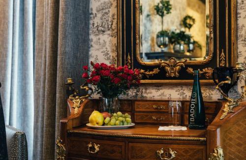 Lower Pacific Heights Hotel | Neighbourgood Sutter Mansion