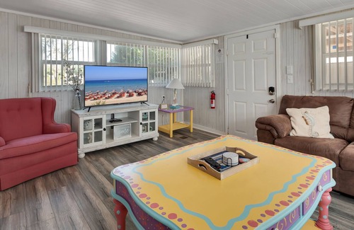 Steinhatchee House | Nell's Place in the heart of town, plenty of parking and close to the boat ramp.