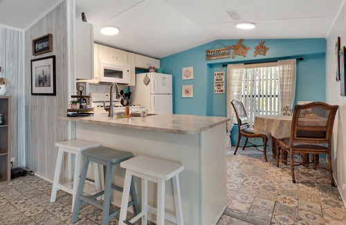 Steinhatchee House | Nell's Place in the heart of town, plenty of parking and close to the boat ramp.