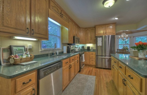Walnut Mountain House | Nellie's Place- Quiet Mtn. Getaway with Scenic View, Wifi, & Community Amenities