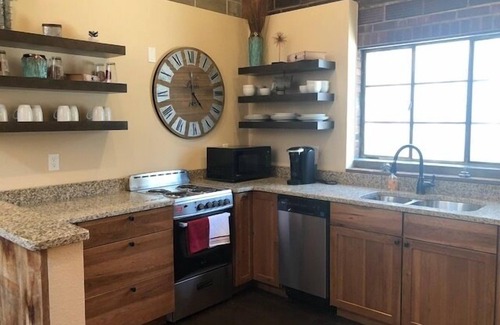 Sheridan House | Nelson Inn - Unit 2: The Western