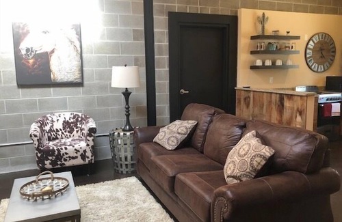 Sheridan House | Nelson Inn - Unit 2: The Western