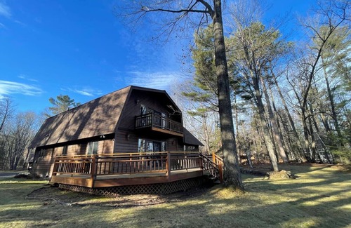 Hayward Cabin | Nelson Oaks on Nelson Lake