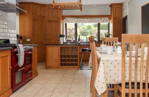 Compton Martin House | NEMPNETT FARMHOUSE, pet friendly, with hot tub in Blagdon