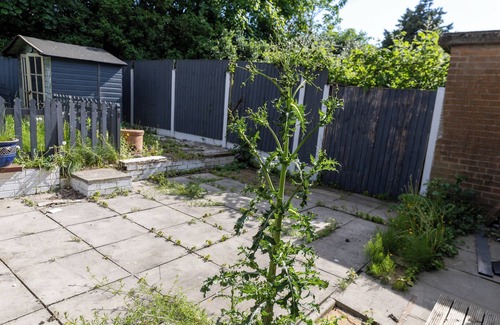 Little Hulton House | nEntire 3Bed in Greater Manchester| Fast Wi-Fi, Garden & Free Parking.