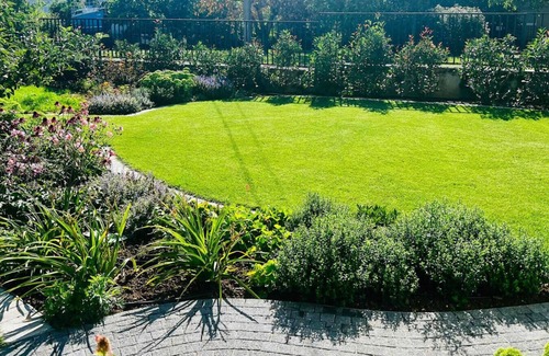 Csopak Apartment | Neon Apartment: Large Garden, Near Lake, Pet&Famil