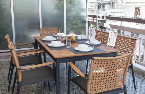 Kinosargous Apartment | Neos Kosmos Gem with Balcony and Acropolis View