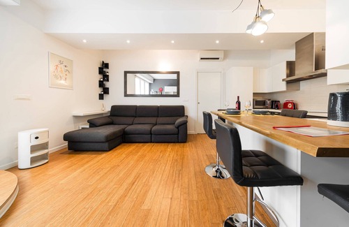 Historic Center Apartment | Neptune Apartment with Private Garden in Bologna Center