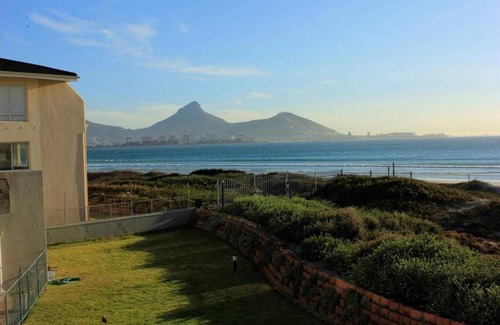 Lagoon Beach Apartment | Neptune Isle