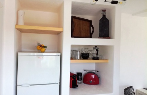 Parasporos House | Nesaea seafront apartment