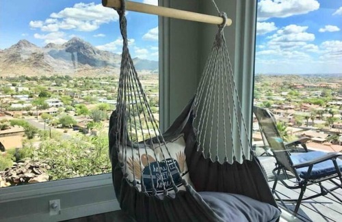 North Mountain House | "Nest" 360degree views of Phx -friends couples Decks Hot Tub