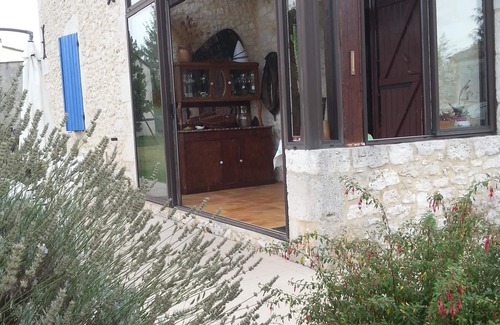 Riocaud House | Nest at the end of the village