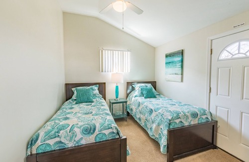 Olcott Cottage | Nestled alongside the Marina is a pristine and private cottage