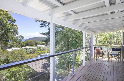 Killcare House | Nestled among the Trees with Beach Views, easy walk to Bouddi National Park