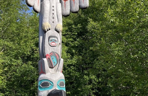 Ketchikan House | Nestled At the Top of two famous Totem pole ParksnEnjoyable, comfortable house