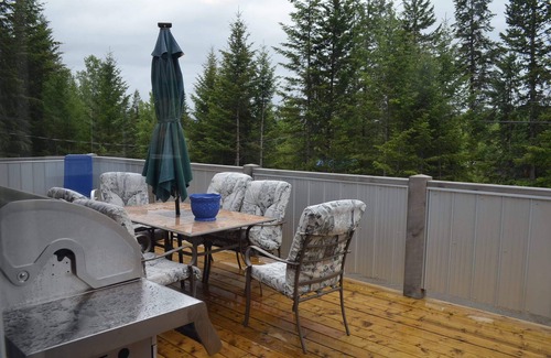 Golden Cabin | Nestled between 5 National Parks. IN the heart of the Canadian Rocky and Purcell