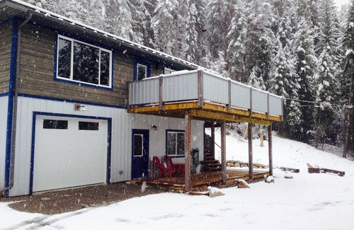 Golden Cabin | Nestled between 5 National Parks. IN the heart of the Canadian Rocky and Purcell
