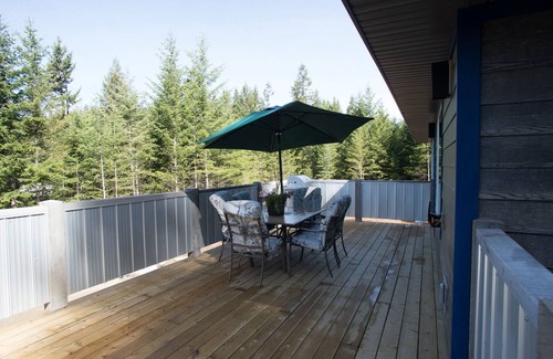 Golden Cabin | Nestled between 5 National Parks. IN the heart of the Canadian Rocky and Purcell