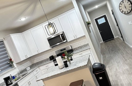 Spring House | Nestled Cozy 4-bedroom house with Loft, Pergola, WiFi, AC in enjoyable Spring